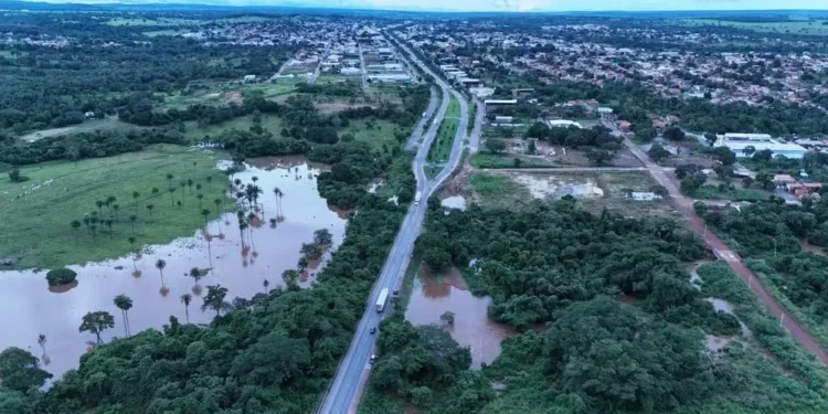BR-153 é interditada em Guaraí por risco de rompimento de barragem; veja desvios