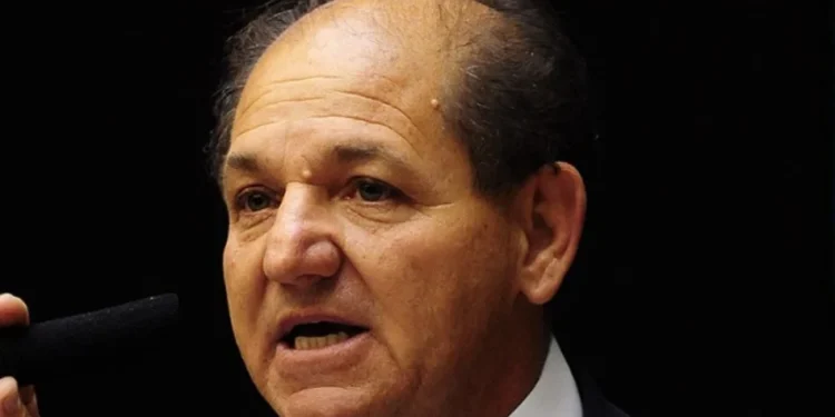 Quem é o missionário que assumirá mandato de Eduardo Bolsonaro após licença