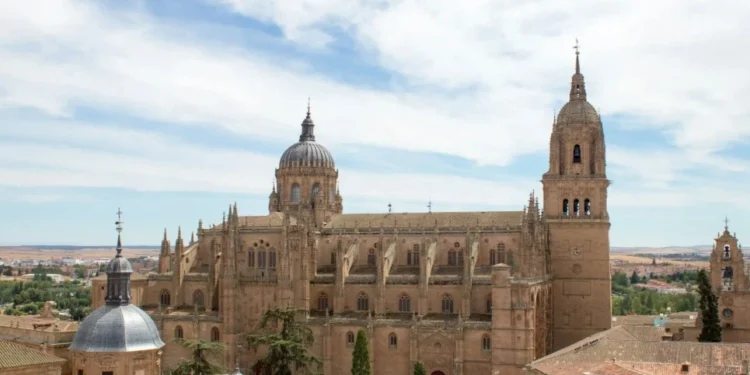 Programa oferece 80 vagas para intercâmbio gratuito na Espanha