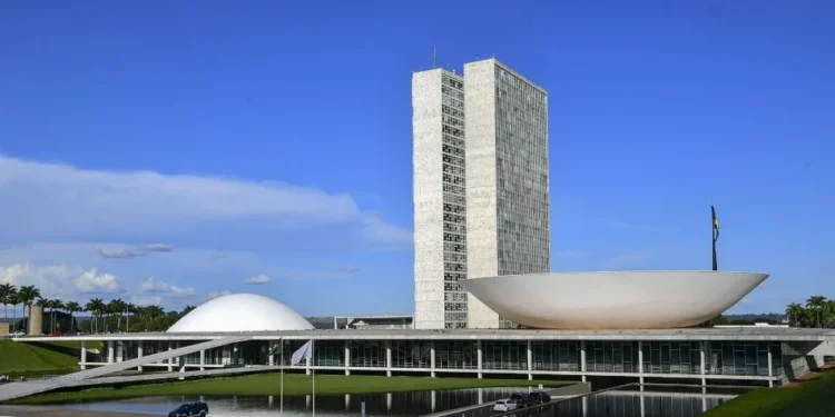 Relator apresenta parecer para Orçamento com superávit de R$ 15 bi