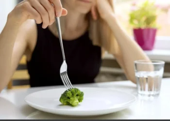 Transtornos alimentares afetam saúde bucal: como dentista ajuda na detecção