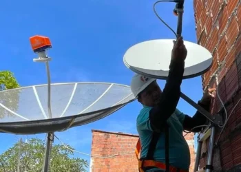 Famílias de menor renda podem solicitar kit para instalação da nova antena parabólica digital — Foto: Siga Antenado/Divulgação