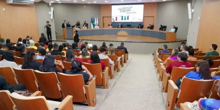 Normativa da Seduc que permitiu retirada de profissionais de apoio e problemas de estrutura física e pedagógica são apontados como gargalos da educação especializada