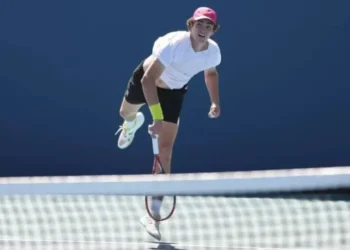 João Fonseca durante preparação para partida contra Learner Tien, no Miami Open • Andrew Eichenholz | @atptour