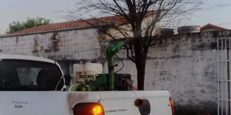 Carro ‘fumacê’ vai percorrer bairros de Palmas para ajudar no combate ao mosquito da dengue; veja cronograma