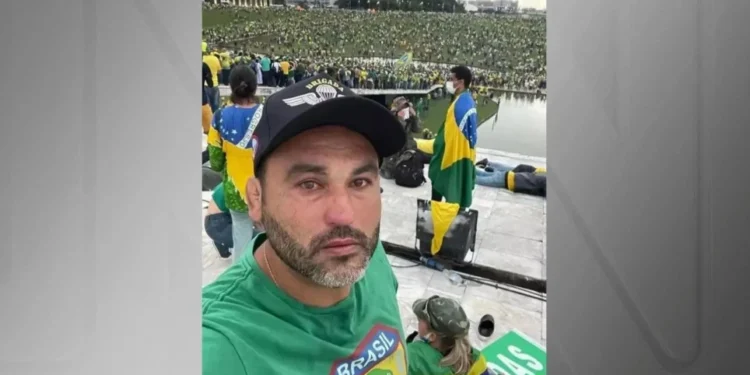 Moraes vota para rejeitar recurso da defesa de Léo Índio