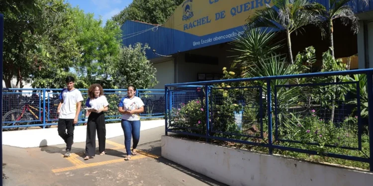 Kits escolares entregues pelo Governo do Tocantins garantem maior desempenho de alunos em vulnerabilidade social e reduzem a evasão em escolas estaduais