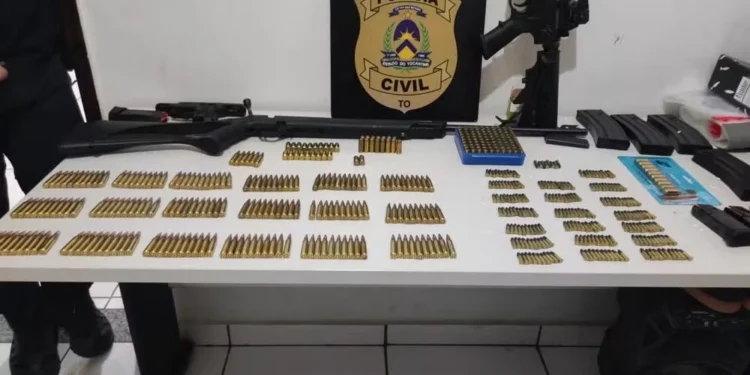 Fuzil, carabina e munições são apreendidos em operação contra investigados por estupro, sequestro e cárcere privado