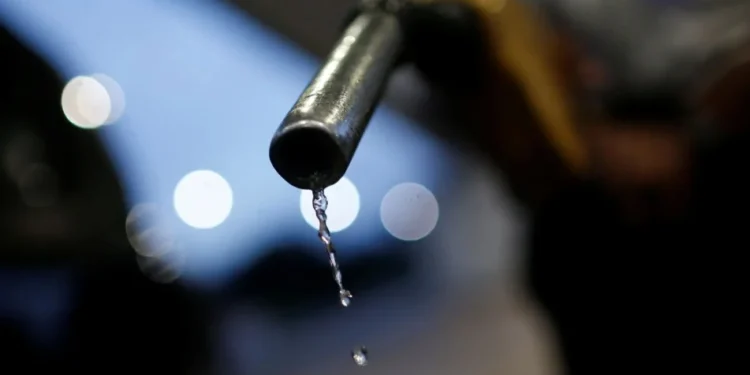 Entenda se mais etanol na gasolina pode reduzir preço do combustível
