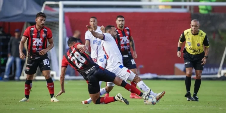 Bahia segura pressão, e é campeão baiano contra o Vitória no Barradão