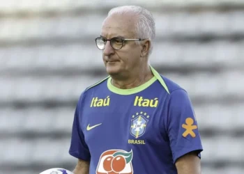 Dorival Júnior durante treino da preparatório da Seleção Brasileira para as Eliminatórias • Rafael Ribeiro/CBF