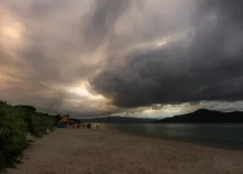 Alerta para muita chuva no litoral de Santa Catarina • Climatempo