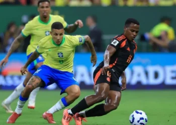 Lance de Brasil x Colômbia pelas Eliminatórias • Buda Mendes/Getty Images