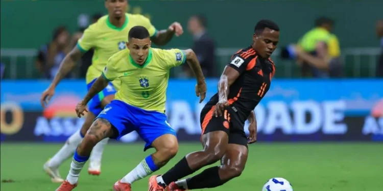 Lance de Brasil x Colômbia pelas Eliminatórias • Buda Mendes/Getty Images
