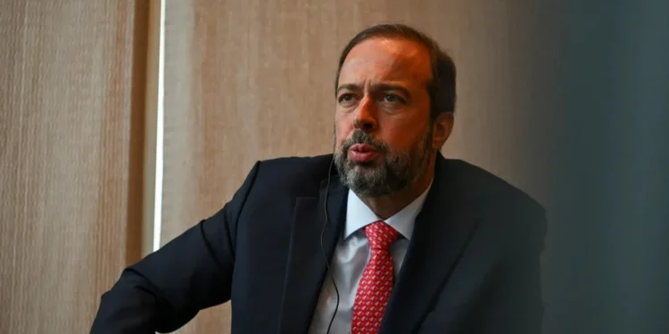 Silveira cobra redução no preço dos combustíveis da Petrobras