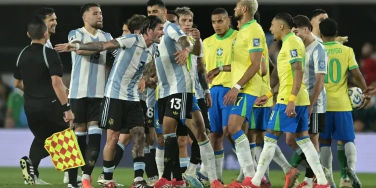 Confusão em Argentina 4 x 1 Brasil pelas Eliminatórias • Marcelo Endelli/Getty Images