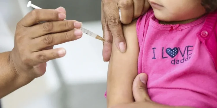 Prefeitura do Rio lança campanha de vacinação nas escolas