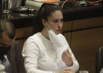 Monique Medeiros em audiência para ouvir testemunhas do processo sobre a morte do menino Henry Borel • Foto: MARCOS PORTO/AGÊNCIA O DIA/AGÊNCIA O DIA/ESTADÃO CONTEÚDO