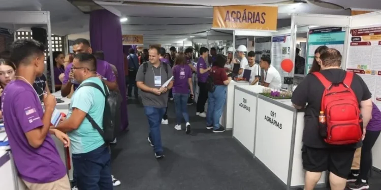 Melhores trabalhos serão premiados com troféus, medalhas, bolsas de estudo e estágios, além da oportunidade de representar o Brasil em feira internacional • Divulgação/FEBRACE