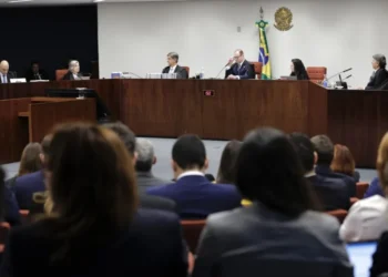 Por unanimidade, STF torna réus Bolsonaro e outros 7 por trama golpista