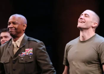 Denzel Washington e Jake Gyllenhaal na abertura de "Otelo" na Broadway em 23 de março de 2025 na cidade de Nova York • Bruce Glikas/WireImage