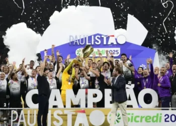 Nas mãos de Hugo Souza, Corinthians bate Palmeiras e é campeão paulista