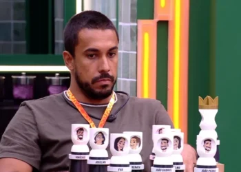 Maike tenta prever cenários do próximo Paredão no BBB 25 • Reprodução/Globoplay