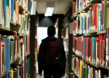 Feira em São Paulo reúne assuntos envolvendo graduação, pós, intercâmbio e cursos de idioma • Redd Francisco/Unsplash