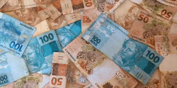 Dívida pública avança 3,30% em fevereiro, diz Tesouro