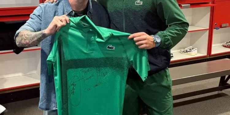 Djokovic troca camisas com Messi após avançar à final do Miami Open