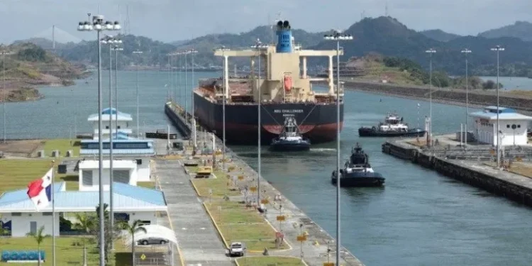 China suspende venda dos portos do Canal do Panamá