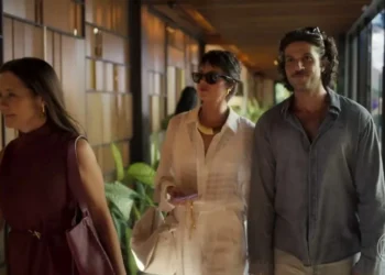 Mavi sai da cadeia e volta a administrar o Albacoa • Reprodução/Globoplay