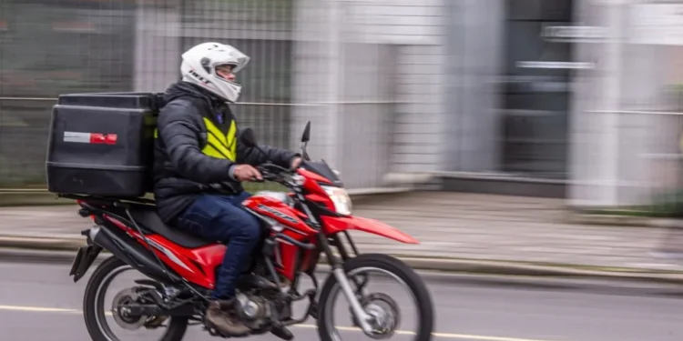 Entregadores de aplicativos anunciam greve para hoje em todo Brasil