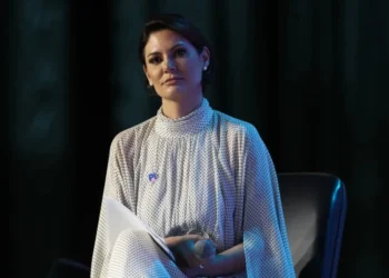 No DF, Michelle Bolsonaro lidera disputa ao Senado, diz Paraná Pesquisas