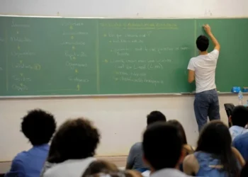 Cursinhos gratuitos auxiliam na preparação do Enem e outros vestibulares • undefined