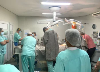 Momento da coleta de órgãos no centro cirúrgico. Gláucia Mendes/Governo do Tocantins