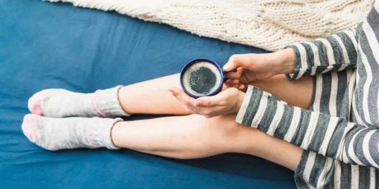 Pés frios e pernas cansadas: sinal de alerta para varizes