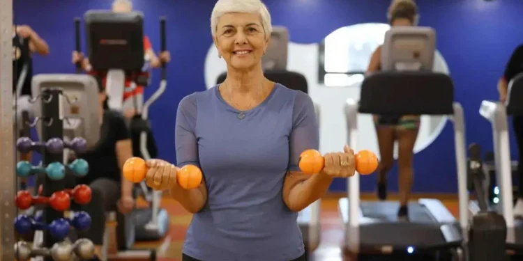 Musculação protege cérebro de idosos contra demência, diz estudo