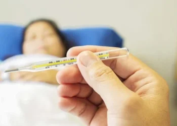 A doença provoca febre alta e dores intensas nas articulações, podendo evoluir para quadros crônicos de dor em alguns casos
crédito: Freepik