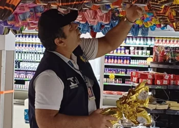 Equipe técnica da Agência de Metrologia fiscaliza ovos de Páscoa no comércio