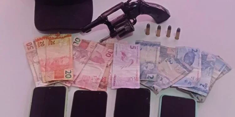 Material apreendido na ocorrência - Foto: 5º BPM /Ascom