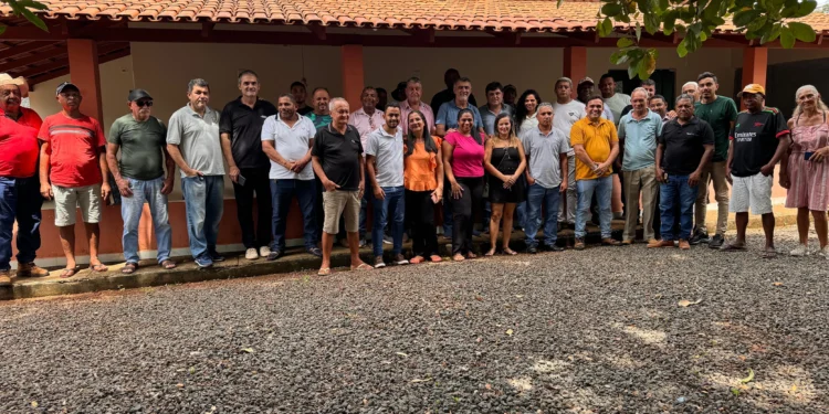 Em Luzinópolis, Cayres foi recebido pelo prefeito João Português e lideranças da região. 

Créditos da imagem: Amanda Germiniani/Ascom Presidência