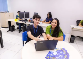 IEL/TO oferta vagas de estágio com bolsas de até R$ 2.208,00 em nove municípios