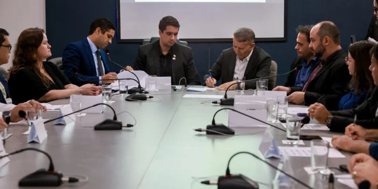 Eduardo Siqueira Campos dá posse a membros do Conselho de Inovação e Desenvolvimento Econômico de Palmas