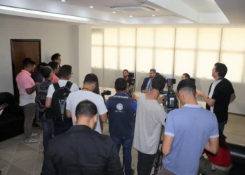 Em entrevista coletiva, o secretário da Segurança Pública, Bruno Azevedo, o delegado José Lucas Melo e o diretor de Polícia do Interior, Elírio Putton Júnior, falaram sobre a investigação e prisão do autor - Vania Machado/Governo do Tocantins