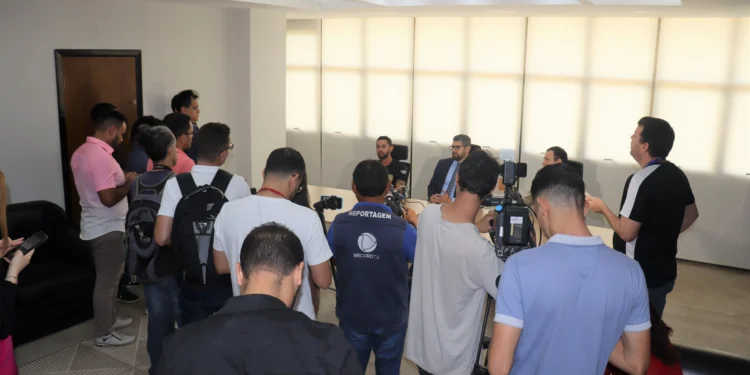 Em entrevista coletiva, o secretário da Segurança Pública, Bruno Azevedo, o delegado José Lucas Melo e o diretor de Polícia do Interior, Elírio Putton Júnior, falaram sobre a investigação e prisão do autor - Vania Machado/Governo do Tocantins