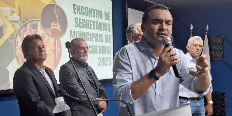 Durante evento em Palmas, governador Wanderlei Barbosa reforça compromisso do Estado com a valorização dos produtores rurais e a qualificação de gestores municipais