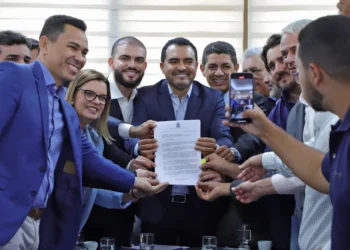Governador Wanderlei Barbosa assina o Projeto de Lei do Zoneamento Ecológico-Econômico do Tocantins, marcando um avanço histórico para o planejamento territorial do Estado; Foto: Aldemar Ribeiro/Governo do Tocantins