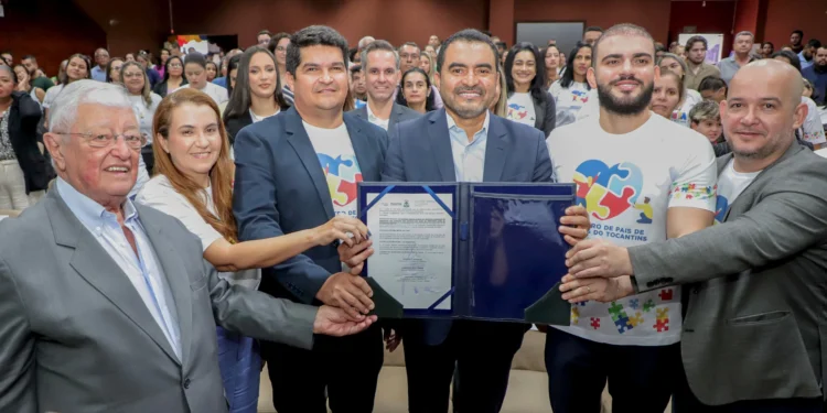 Governador Wanderlei Barbosa assina termo de compromisso para criação do primeiro Centro Especializado em Assistência aos Autistas no Tocantins