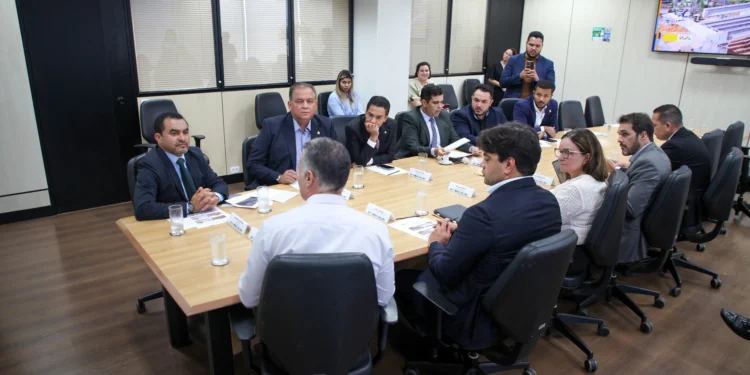 Reunião discutiu
 o apoio federal para reconstrução das estradas estaduais destruídas pelo intenso fluxo de veículos, após a queda da ponte JK